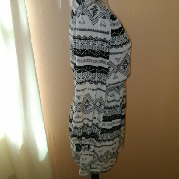 High end BTQ cream and black tribal print dress - Picture 4 of 5